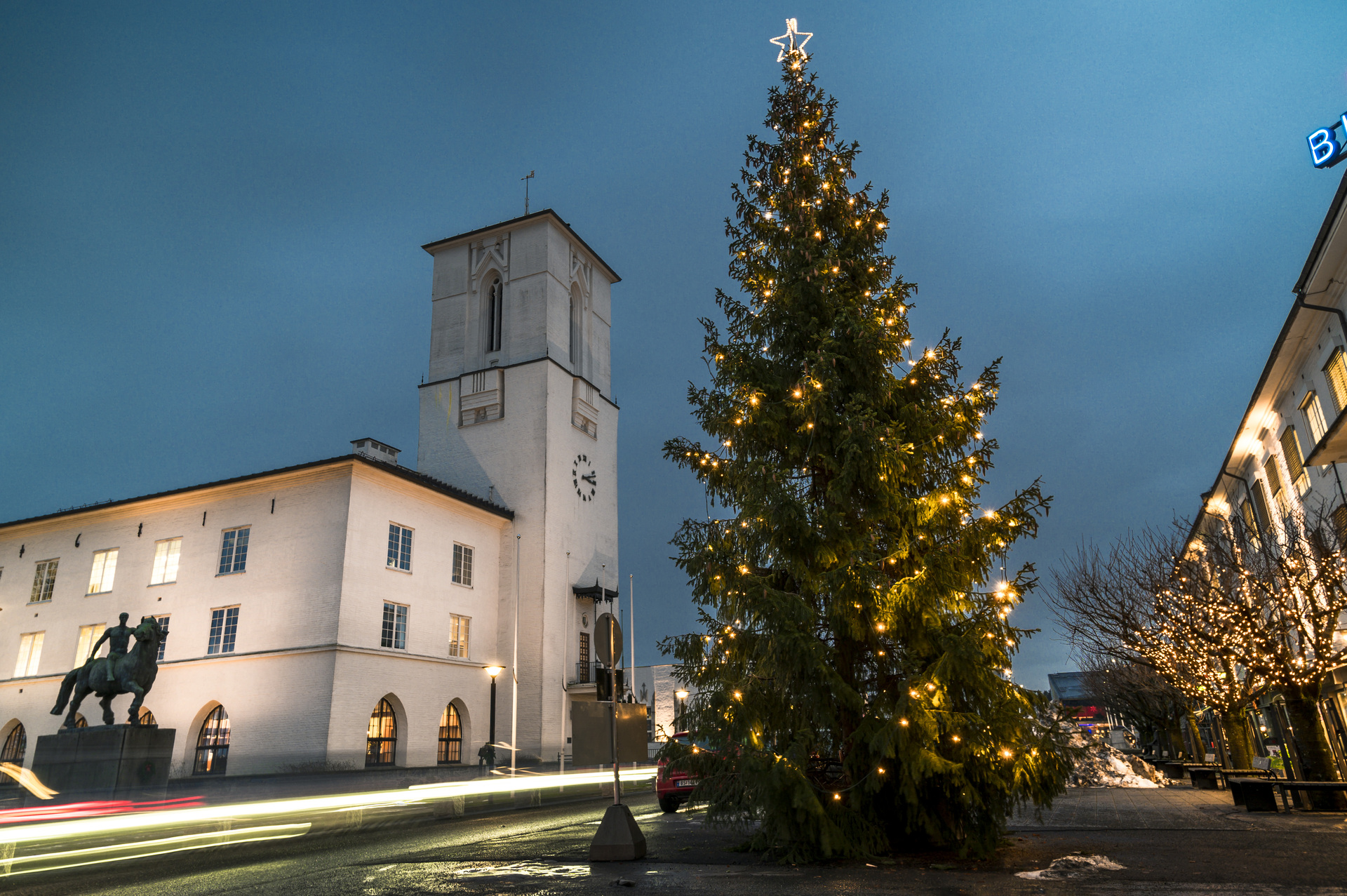 Bærum rådhus og juletre