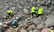 Sherpaene lager en trapp ut av steinen  miniatyrbilde