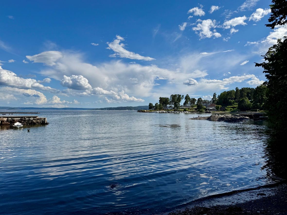 Kyststien ved Svartebukta, utsikt over fjorden.
