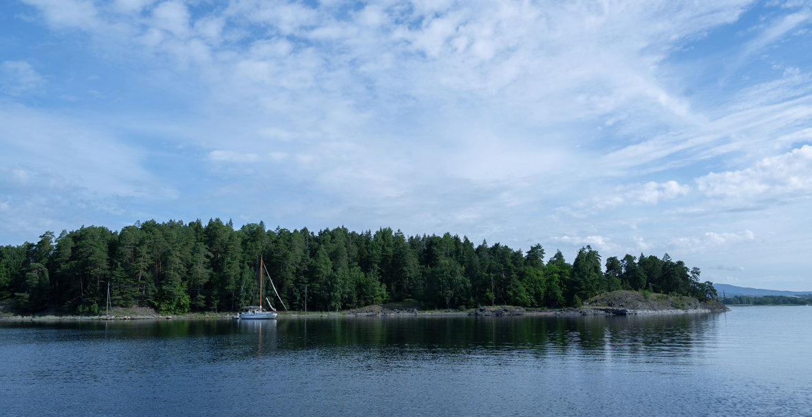 Kjelholmen sett fra De dødes tjern. Foto: Ragnhild I. Hoem