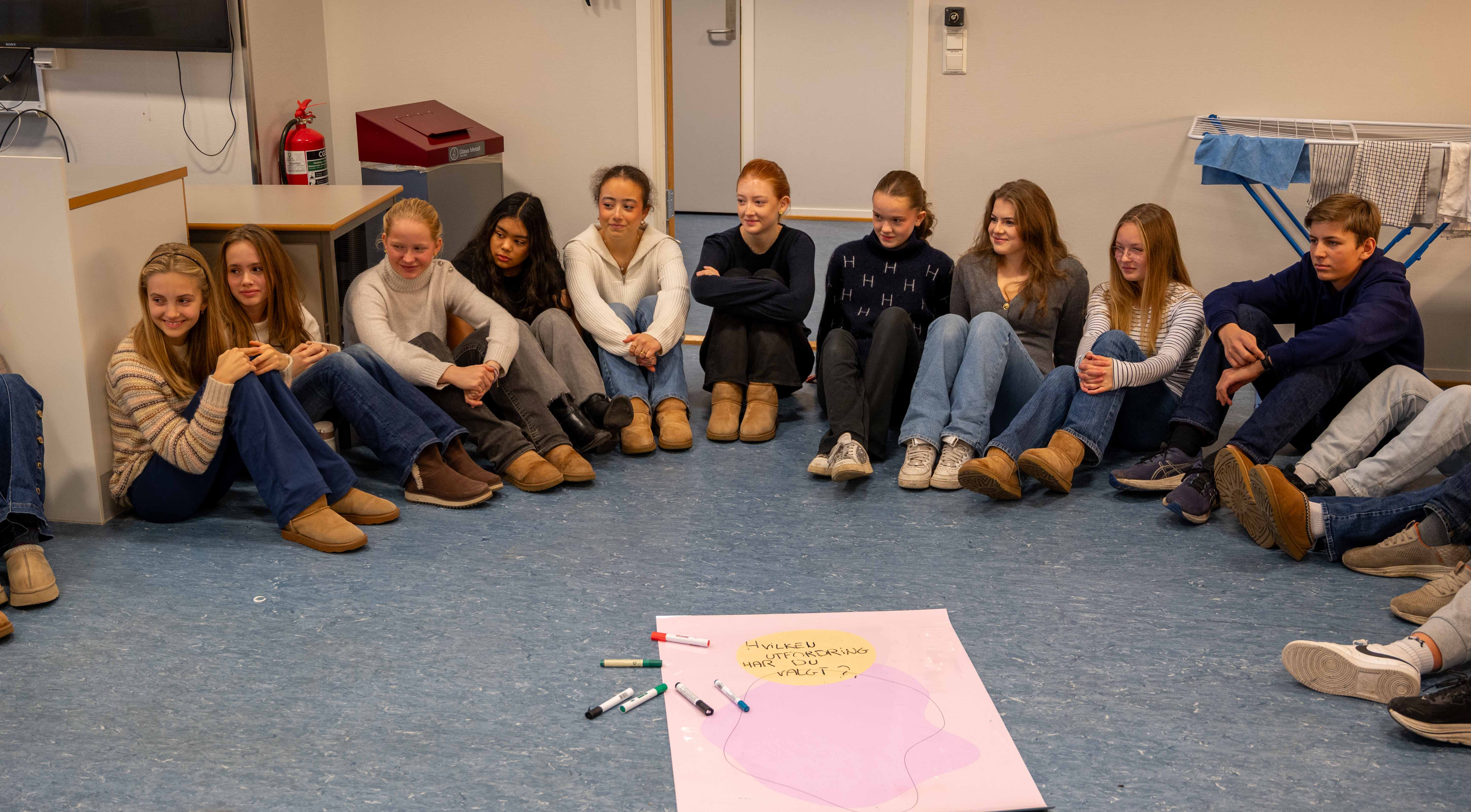 Elever ved Østerås skole med bærekraftsprosjekt.