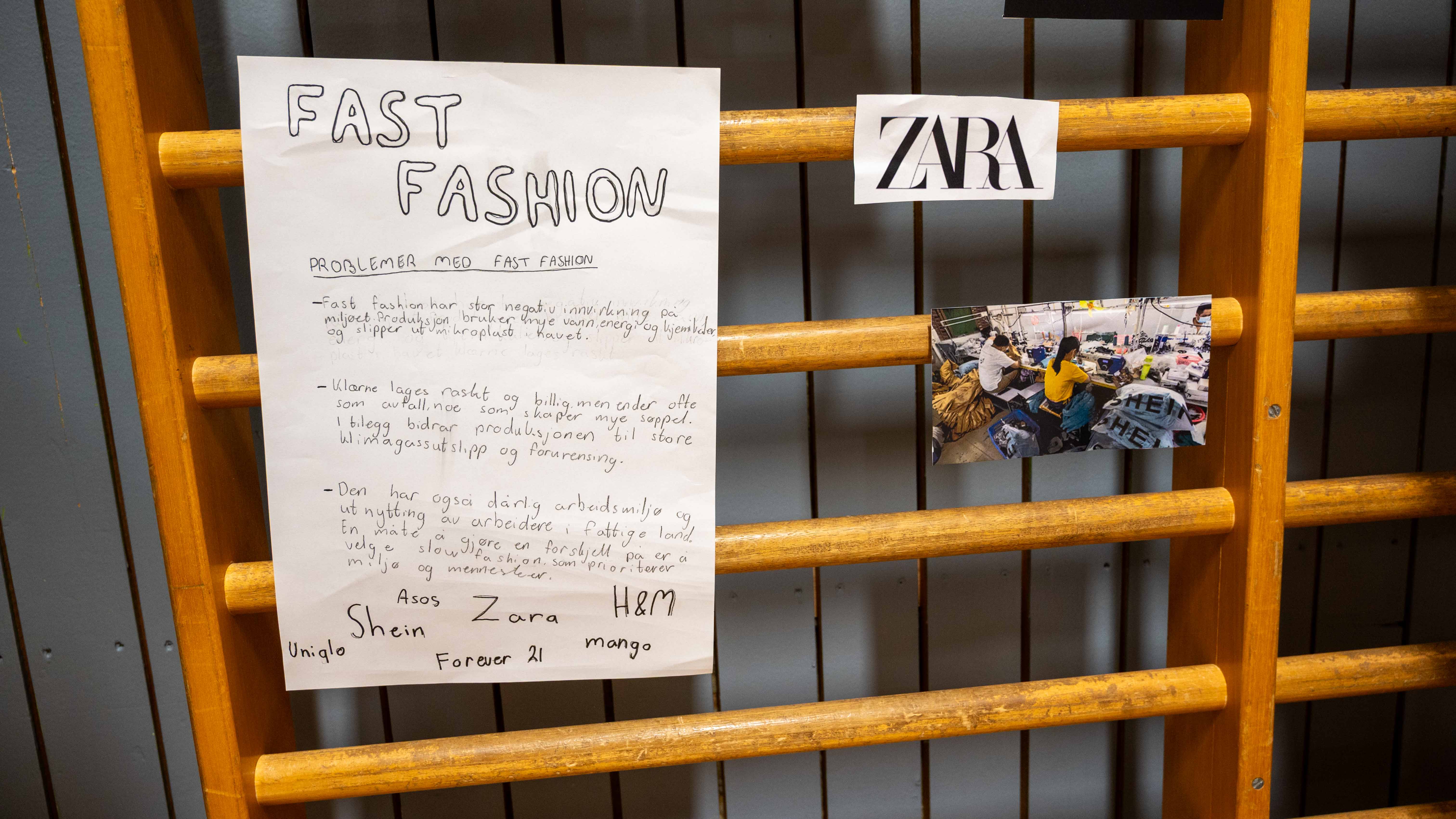 Velg heller slow fashion, som prioriterer miljø og mennesker, skriver elevene.