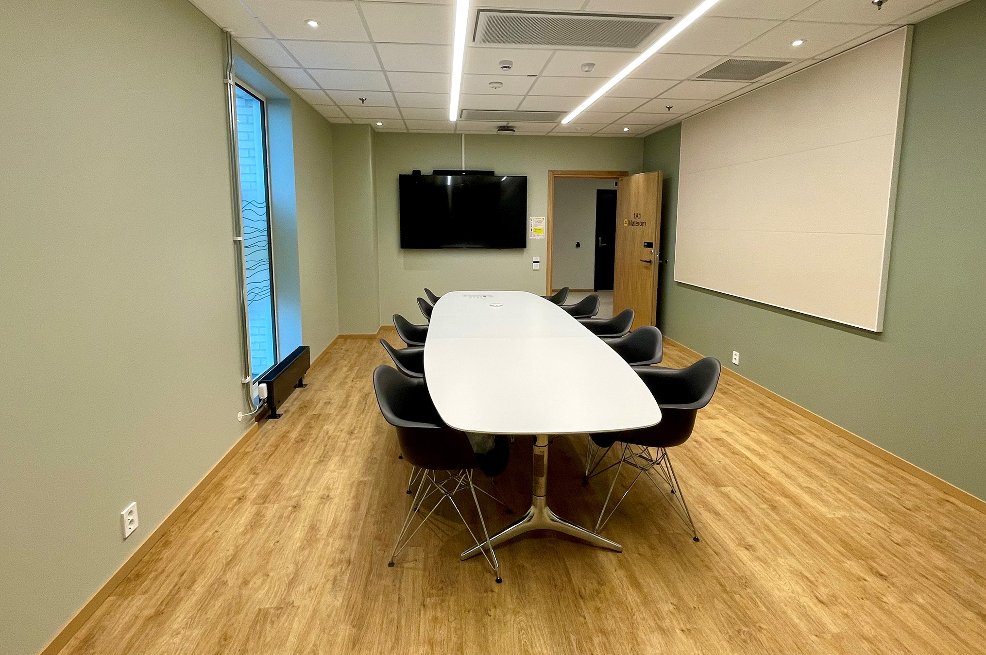 Møterom 1A1 - Bilde a