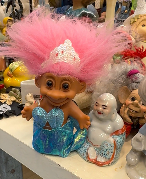 Kjøp adventskalendergavene på loppis.