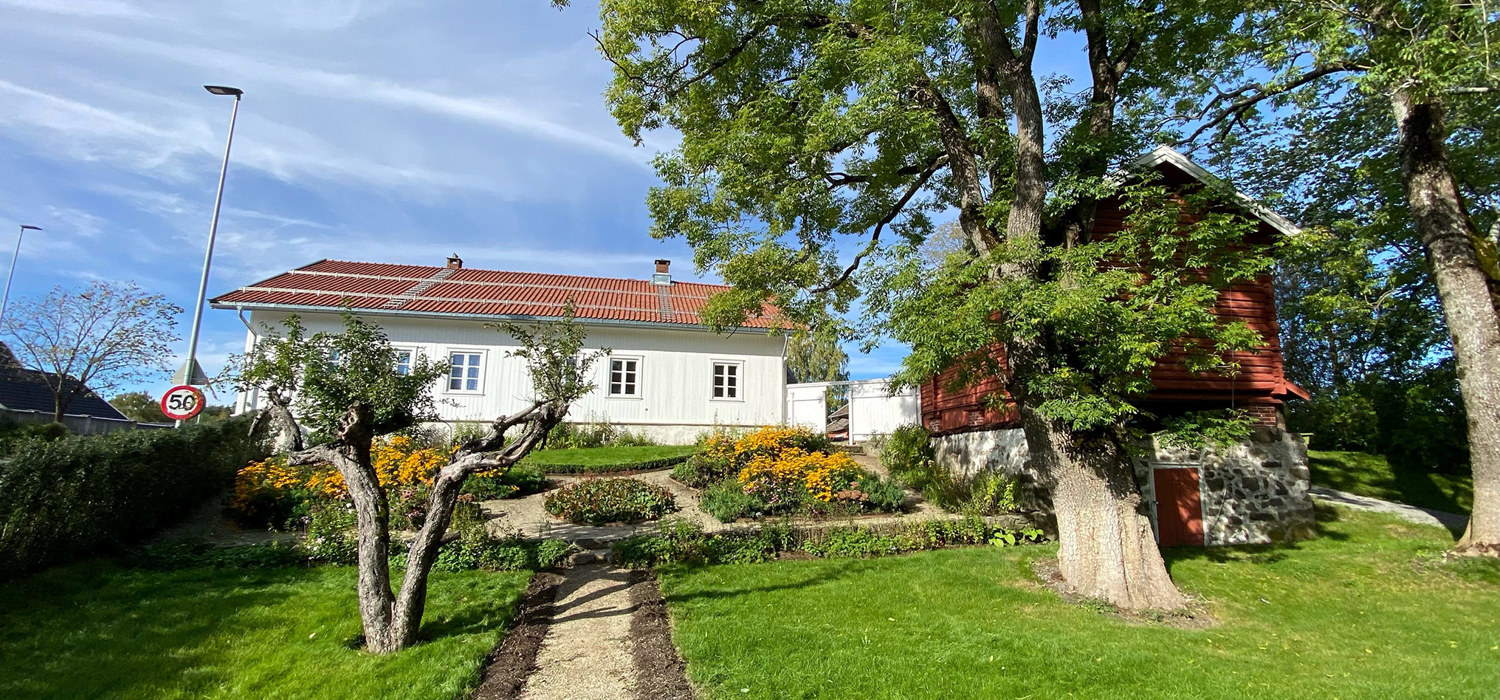 Presterud gård om sommeren