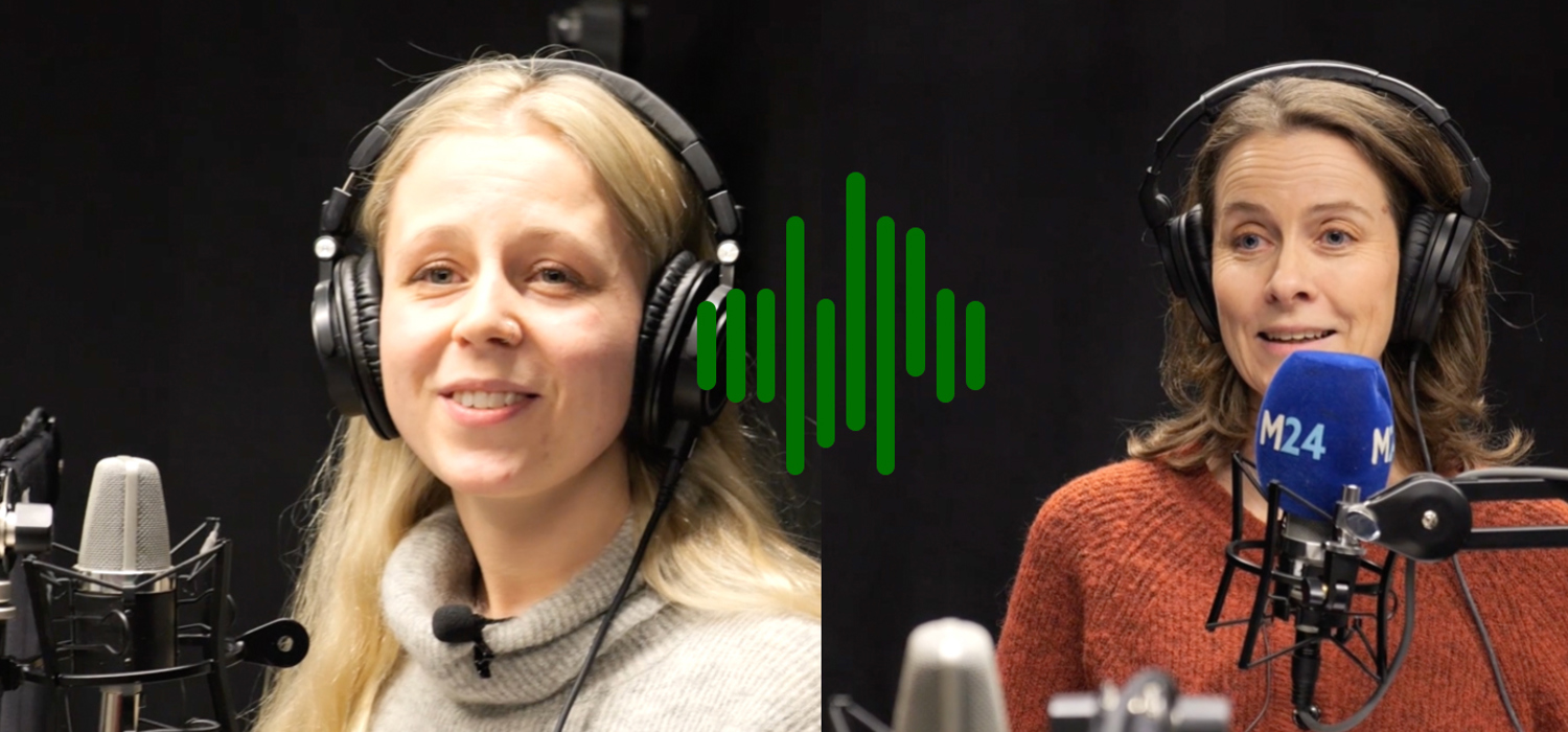 Bilde av jenter med podcast