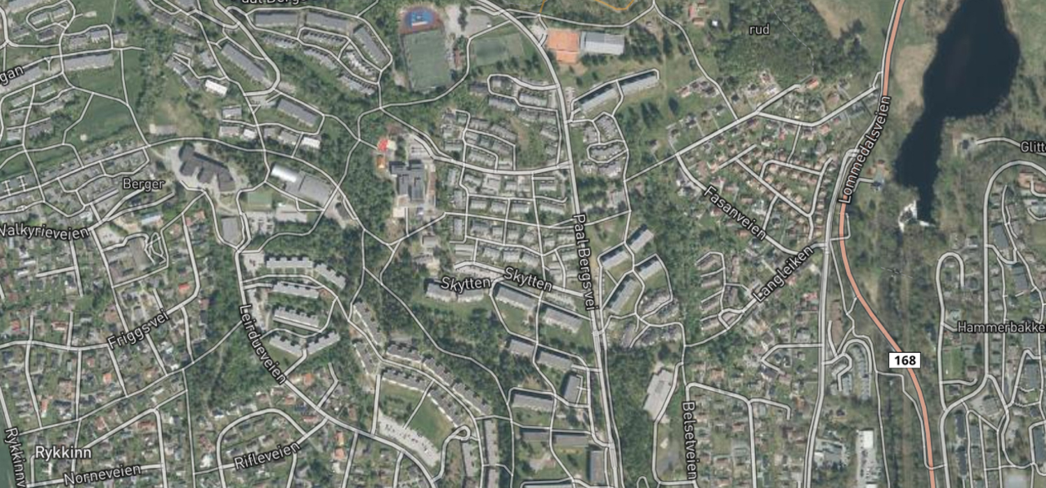 Flyfoto av hvor Eieneåsen barnehage er planlagt