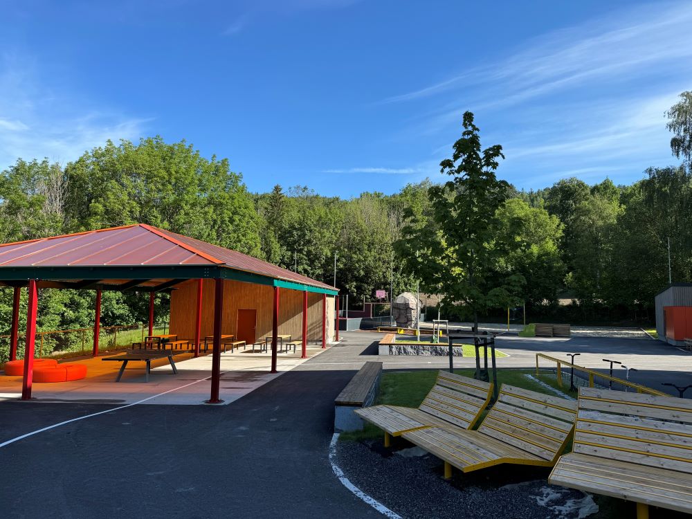 Eieneåsen skole vest