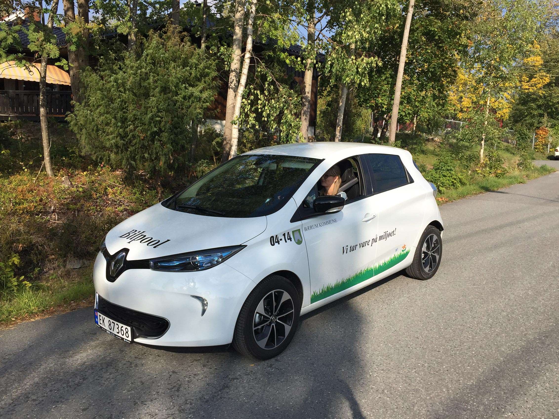 KApittel 11 Bildet viser en elbil i elbilpoolen Bærum kommune