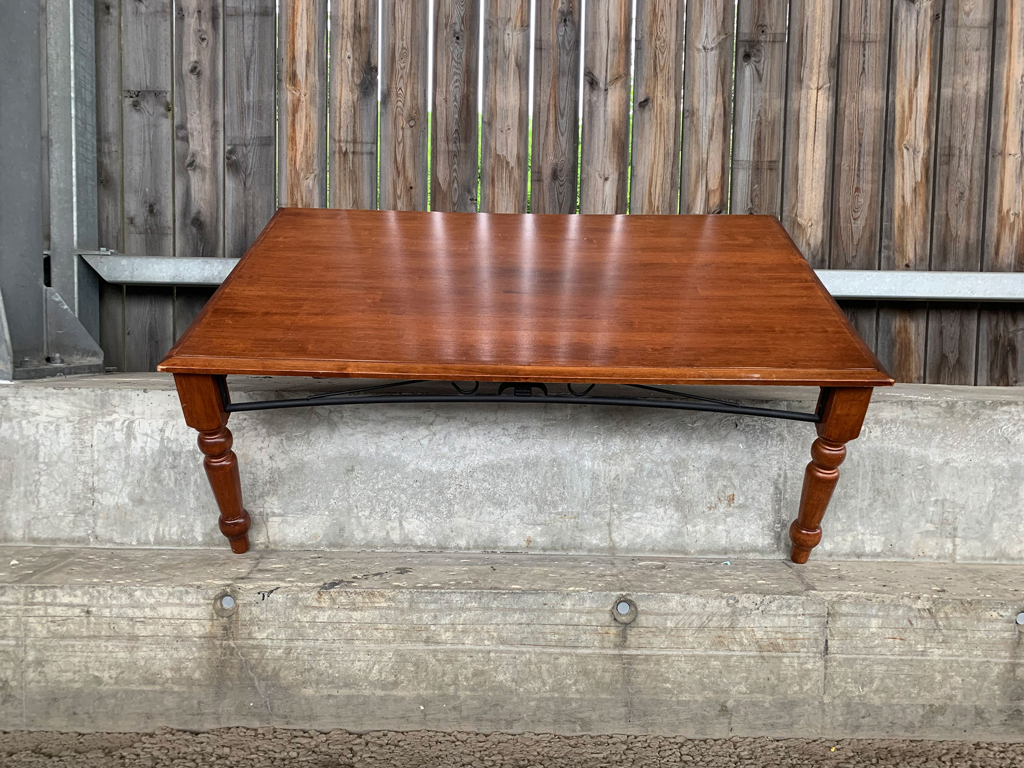 Vi vil forlenge levetiden til møbler andre kaster