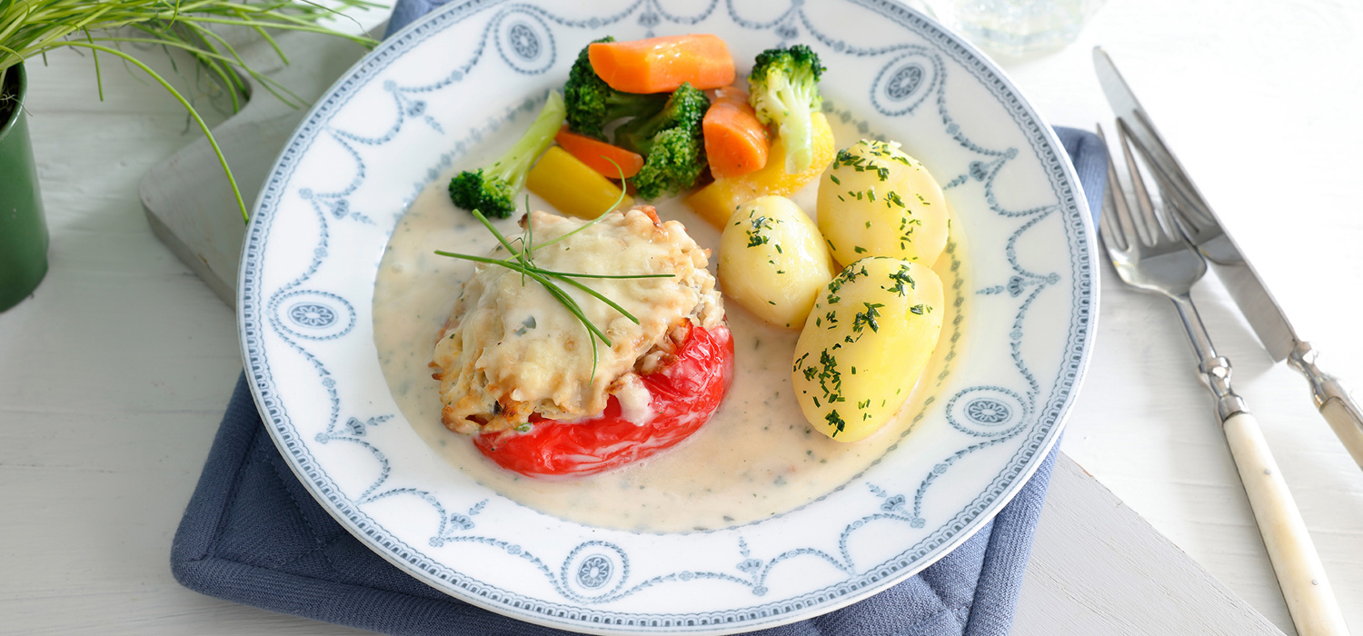 Fylt paprika med persillesaus grønnsaker og potet Vegetar