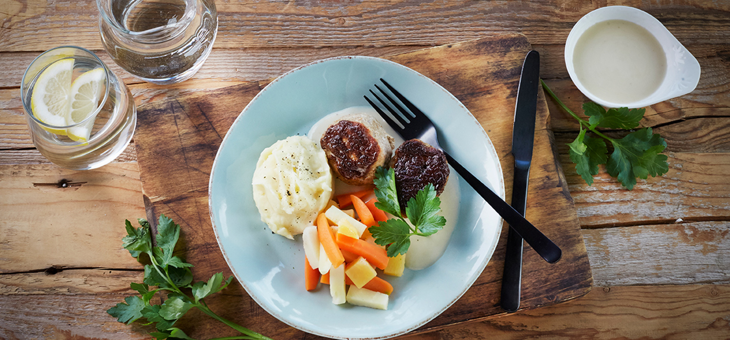 Kalvefrikadeller potetmos sellerisaus