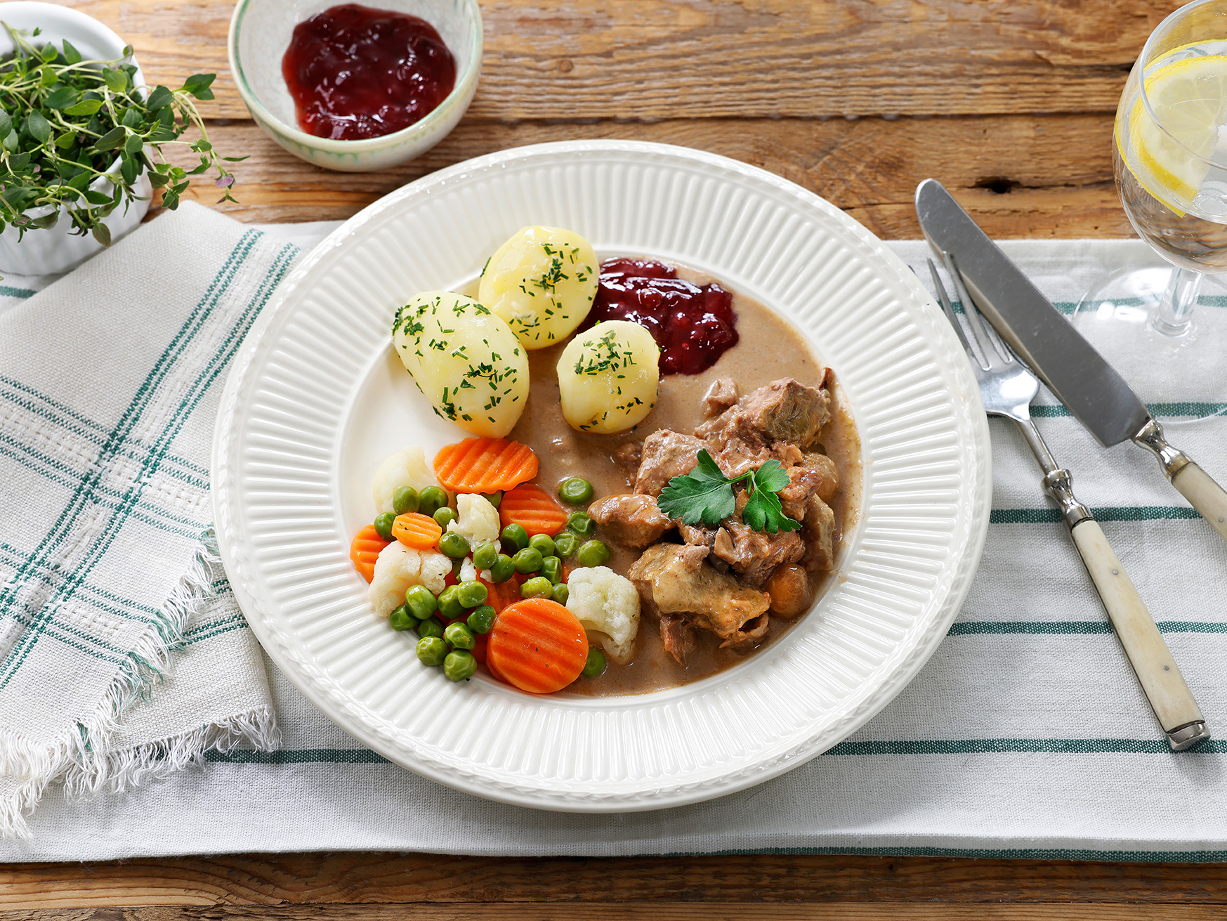 Lamme gryte med grønnsaker og potet