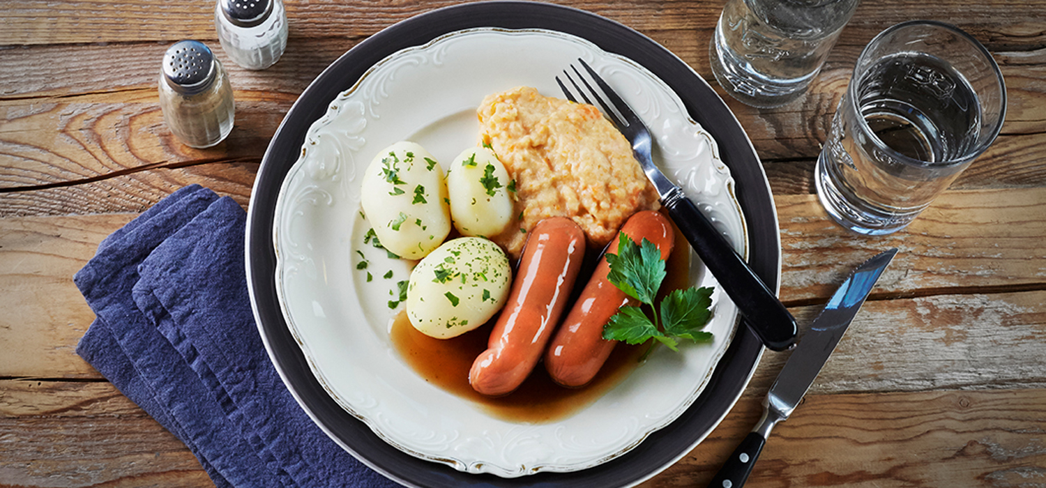 Røkt kjøttpølse med sjysaus kålrotstappe