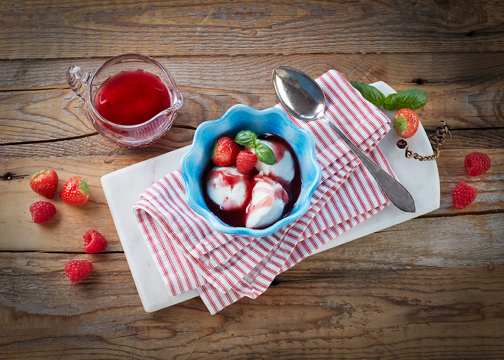 Semulepudding m rød saus