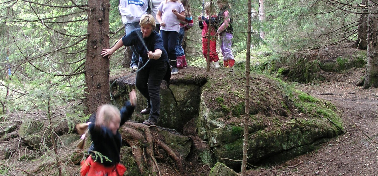 Lek i skogen