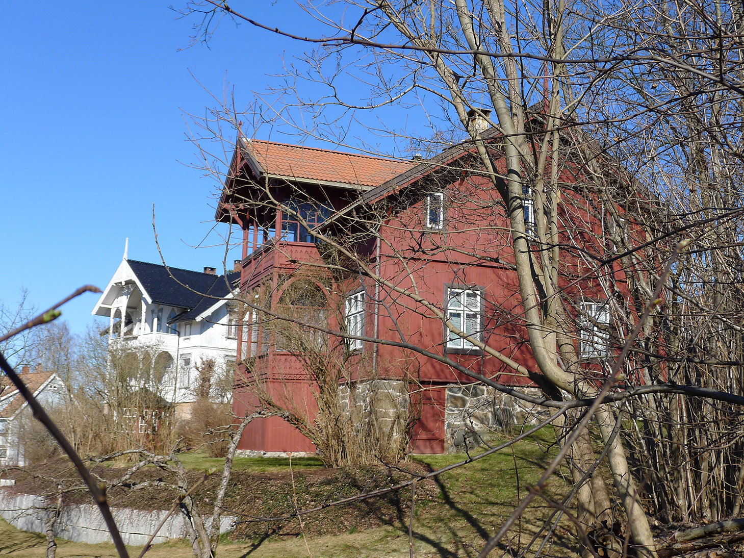 Sveitserstilshus langs Gamle Drammensvei
