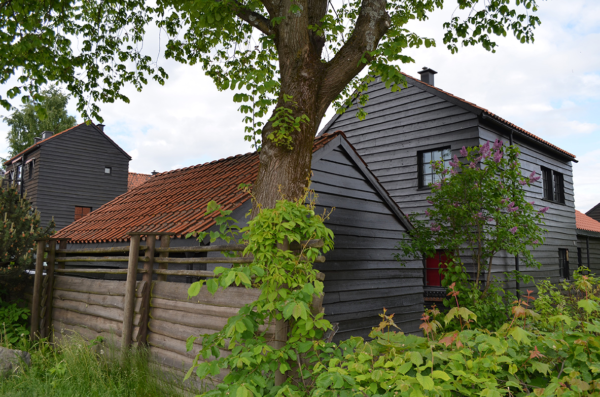 Fire eneboliger på Jar fra 1982