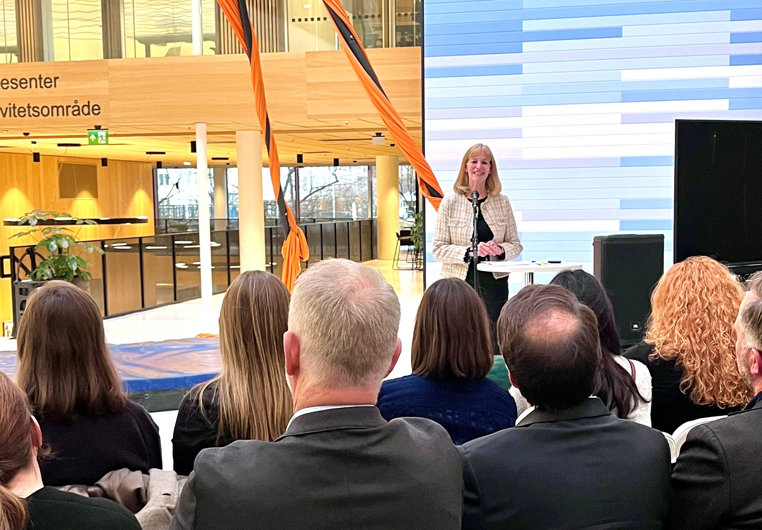 – Kima Arkitektur har transformert bygningsmassen på en forbilledlig måte, sa juryeleder Elisabeth Gjølme i sin tale.