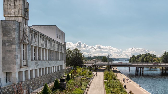 Rådhuset i Sandvika og Elvepromenaden